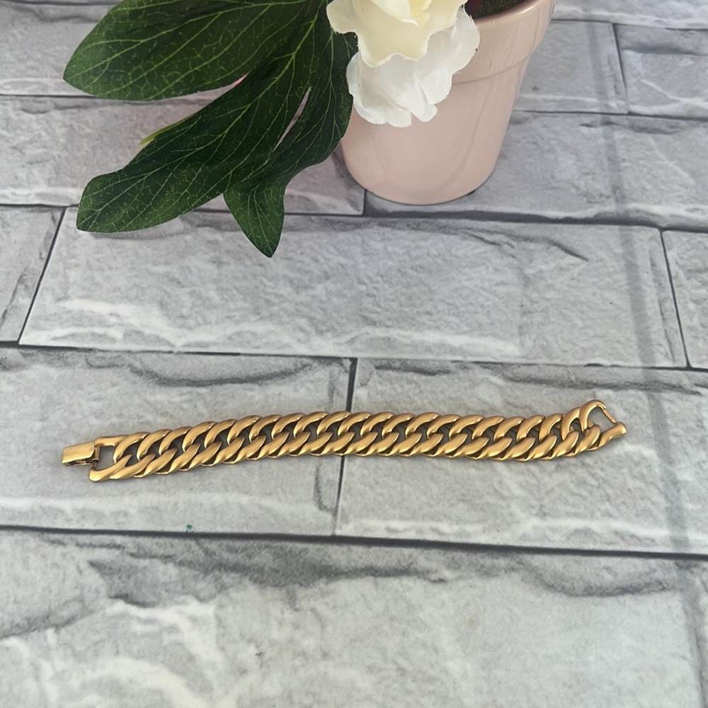 Vintage MONET 80’/90’s gold tone Cuban link BRACELET 7.5”